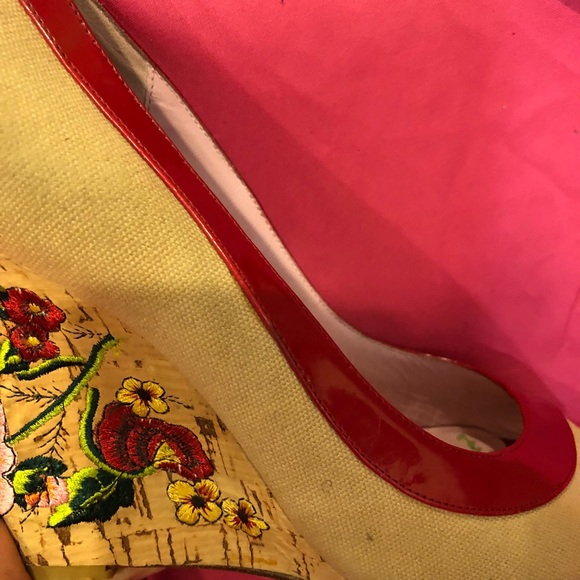 💐💐Betsey Johnson Peep Toe Wedge w/ Embroiderey🌸 - Picture 6 of 10